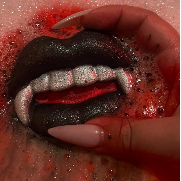 Kiss of Vampira Bath Bomb